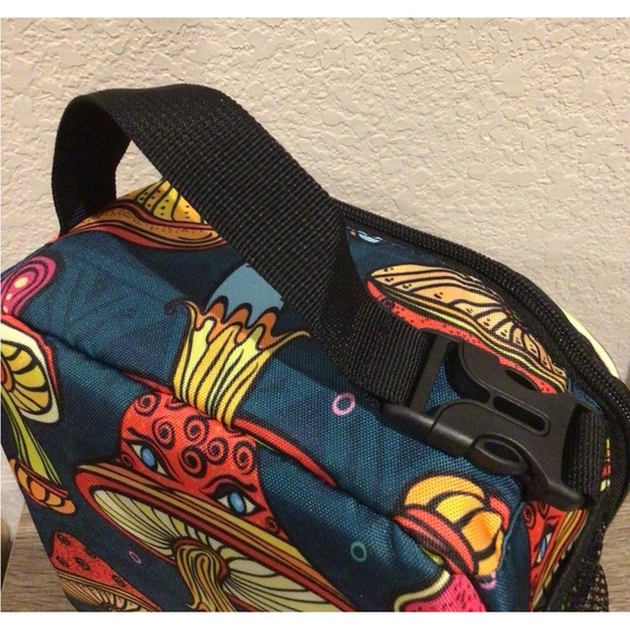 Reusable Insulated Lunch Bag GROOVY MUSHROOM Design 10”x8” NEW - Picture 4 of 9
